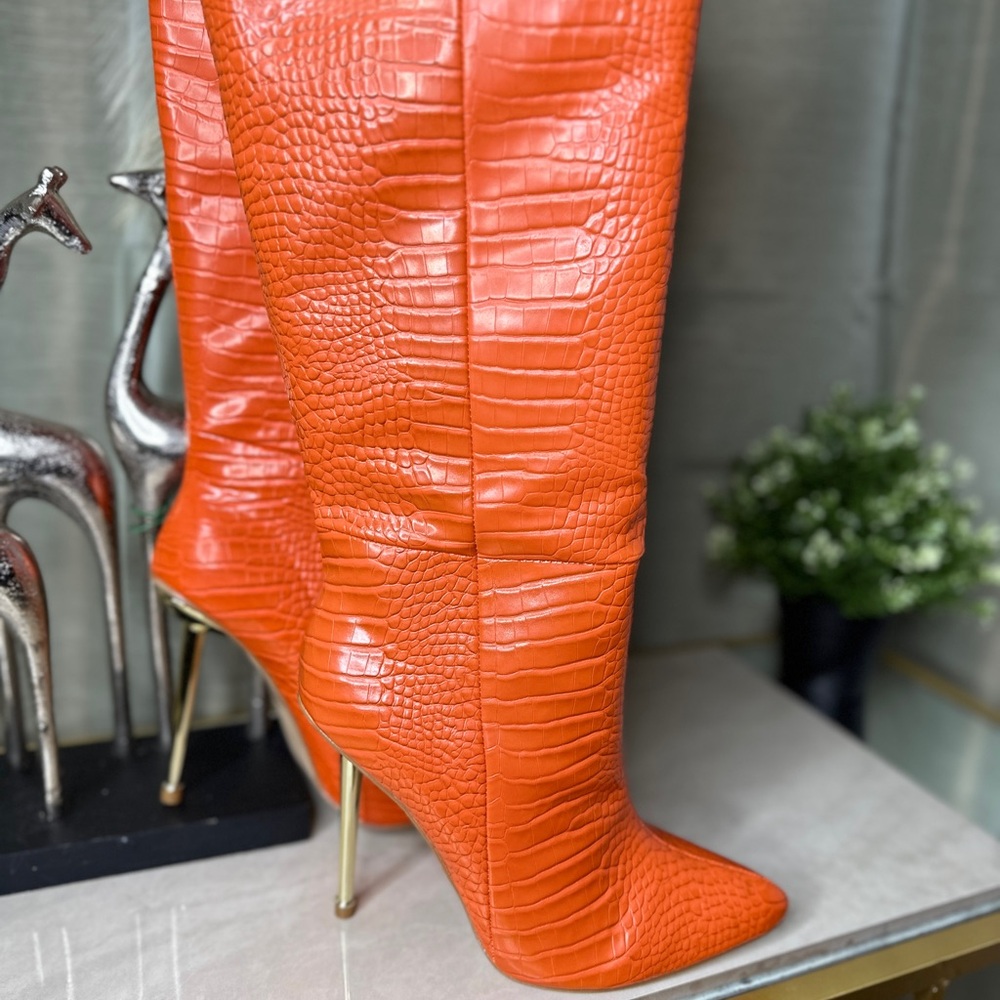 These orange boots are just in time for fall fashions. Gold heel adds style.